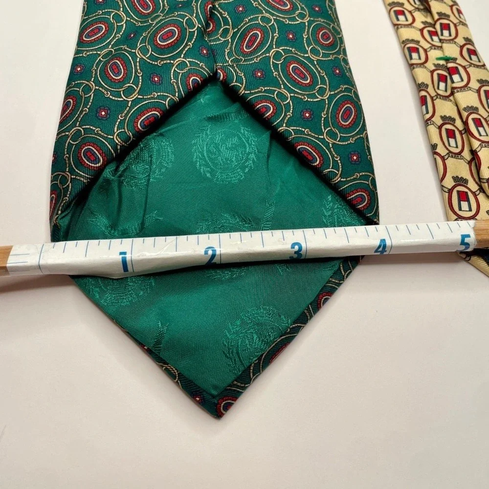 Tommy Hilfiger Mens Green Geometric Medallion Silk Tie Made in USA Italian Silk